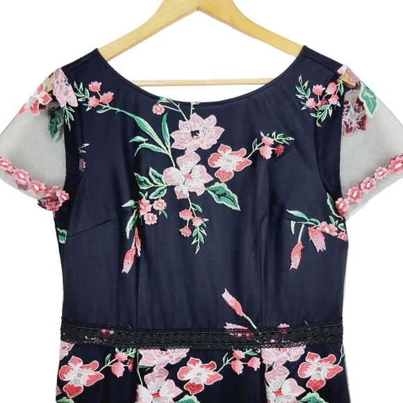 Adrianna Papell Floral Embroidered Tulle Overlay Dress Size 8 Black Lace A-Line - Picture 6 of 13